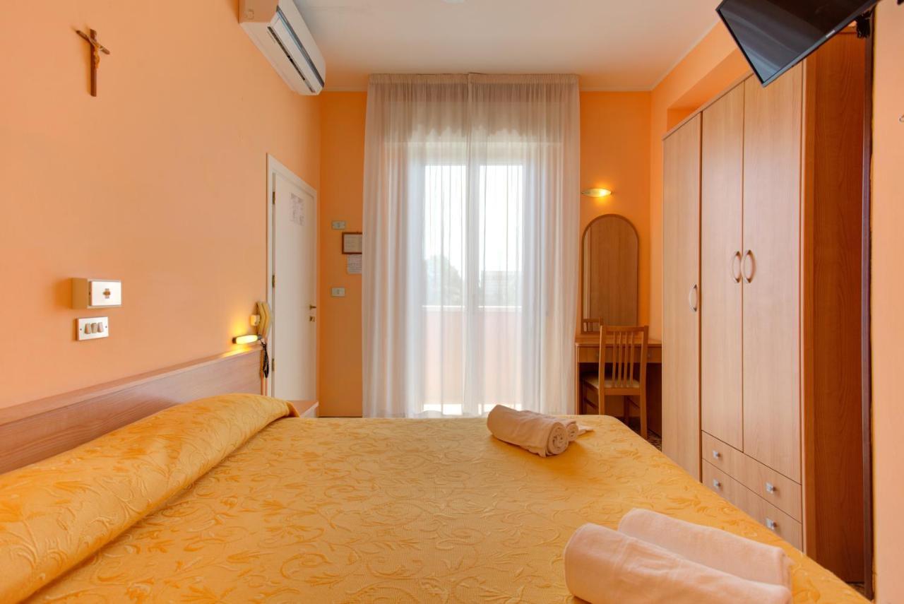 Hotel Nella Rimini Exterior photo